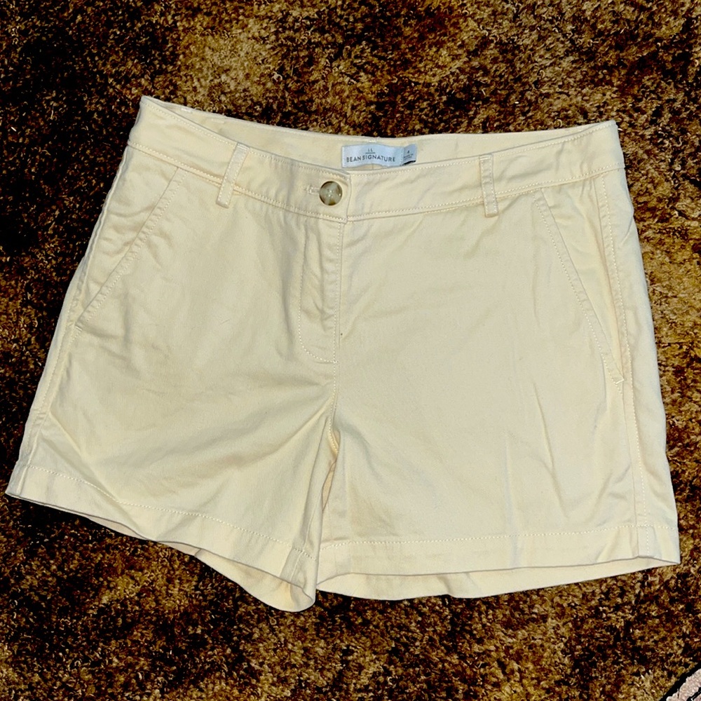 LL BEAN Signature women’s shorts - cream colored - size 4  Never worn.